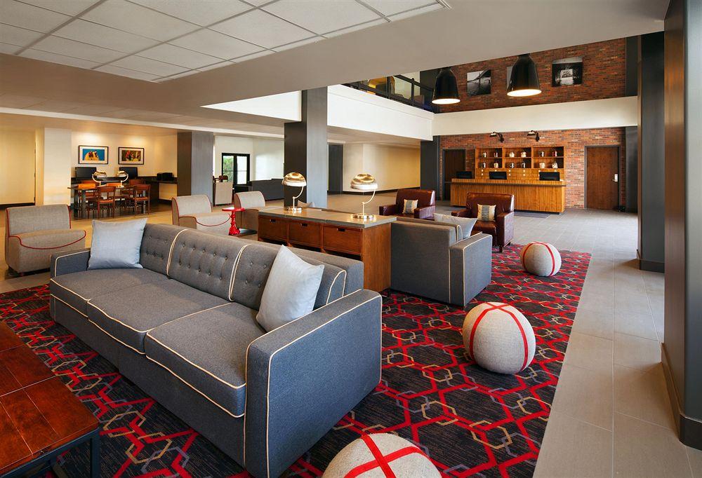 Four Points By Sheraton Phoenix South Mountain Екстериор снимка