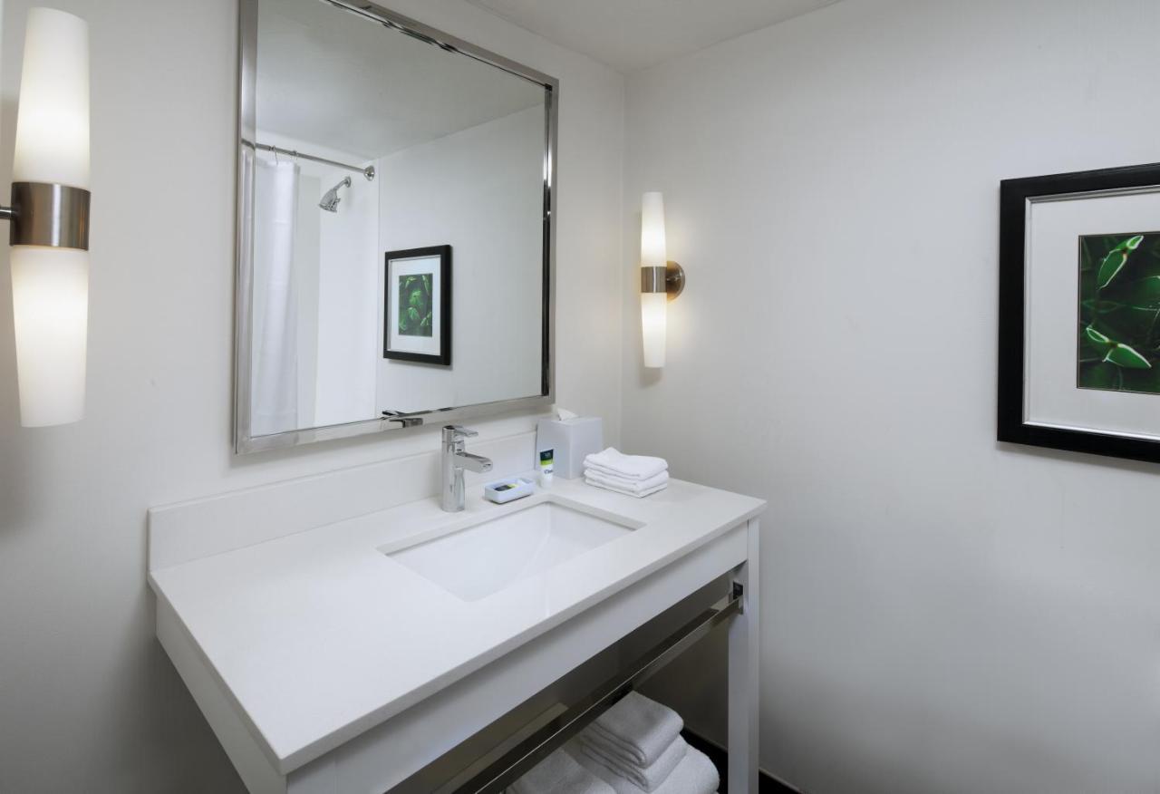 Four Points By Sheraton Phoenix South Mountain Екстериор снимка