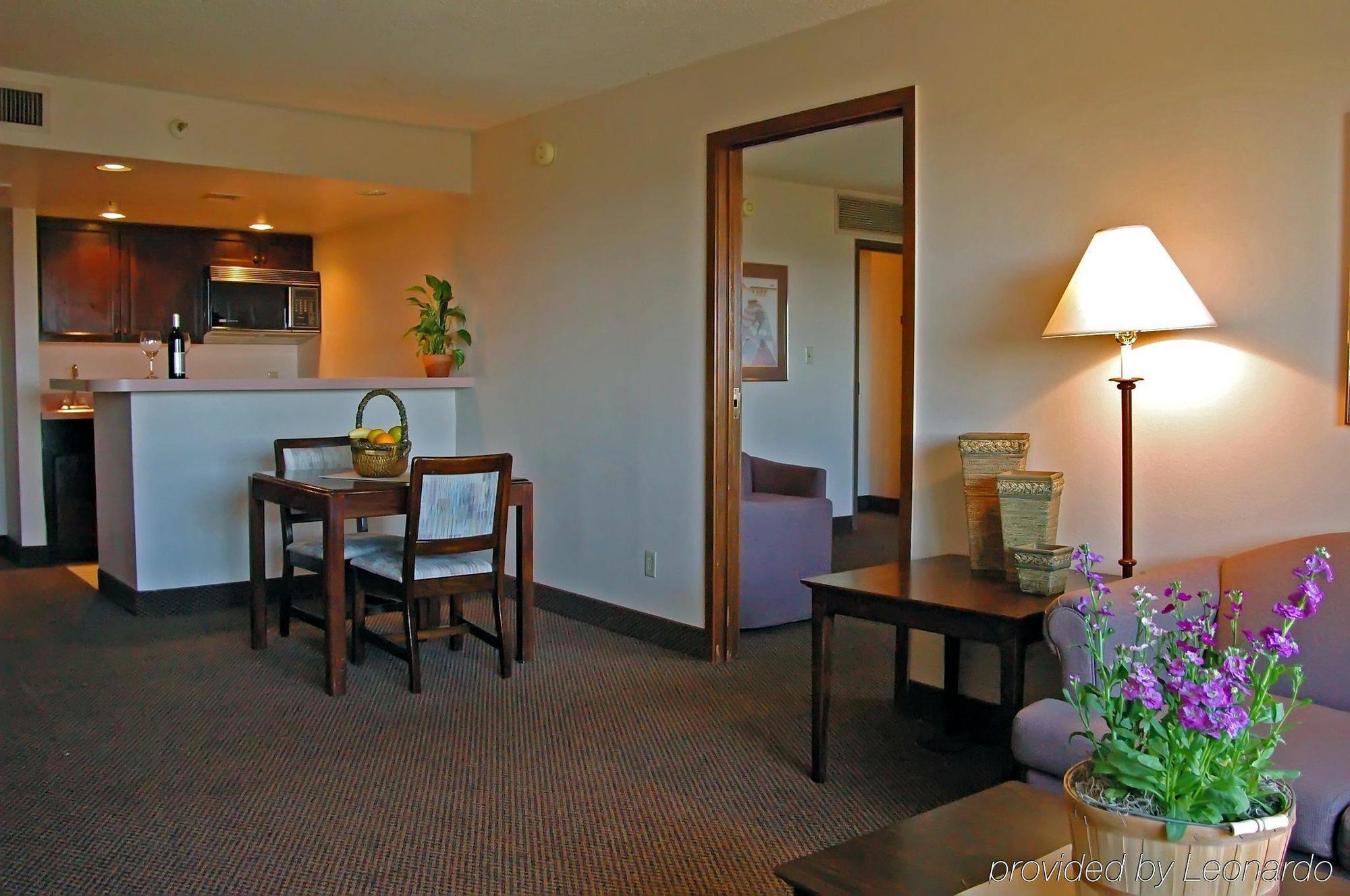 Four Points By Sheraton Phoenix South Mountain Екстериор снимка