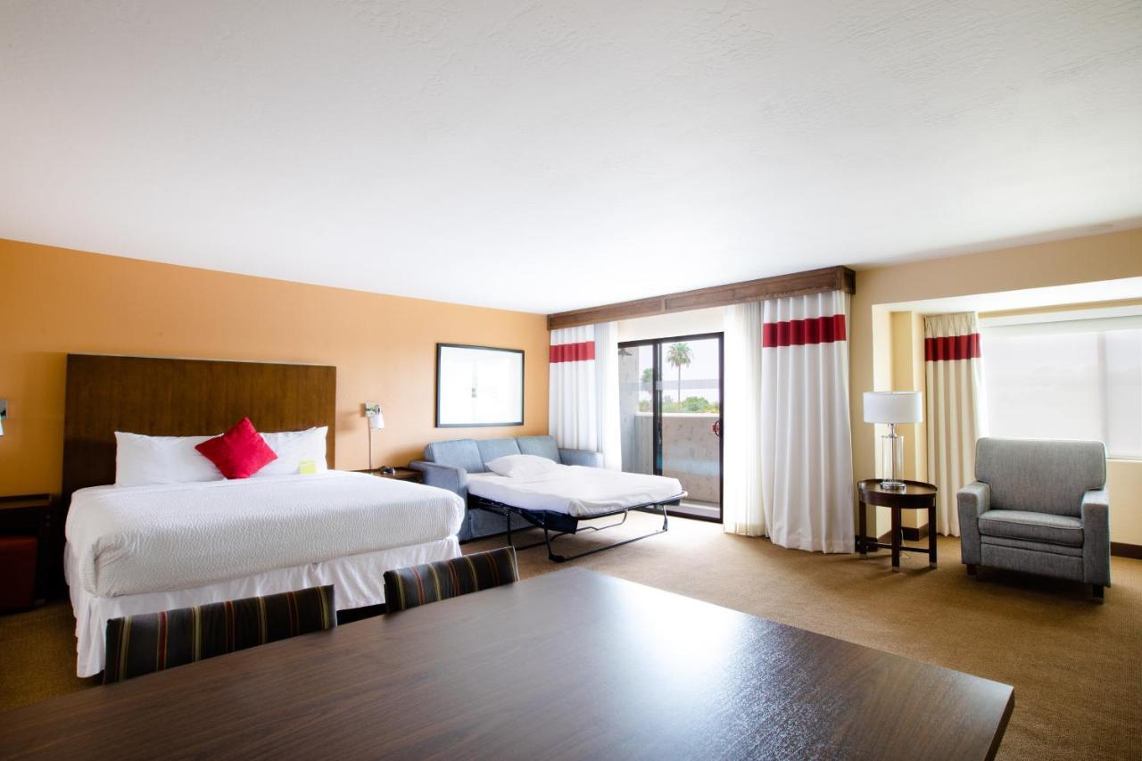 Four Points By Sheraton Phoenix South Mountain Екстериор снимка